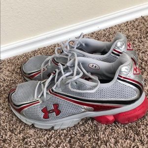 Size 10.5 under armour running shoes